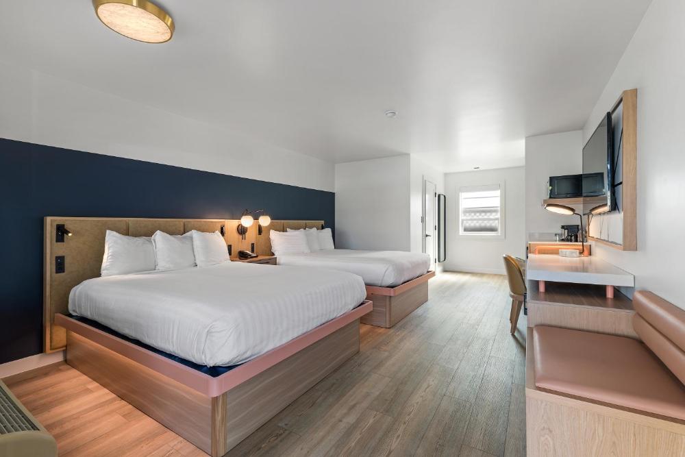 Queen Room with Two Queen Beds interior